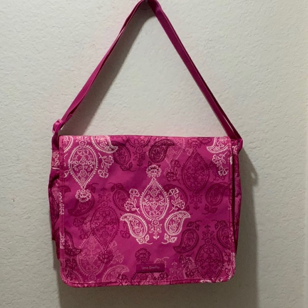NWOT Vera Bradley Lighten up Nylon Messenger Bag in STAMPED PAISLEY